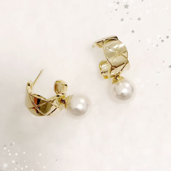 Quilted Motif Pearl Earrings