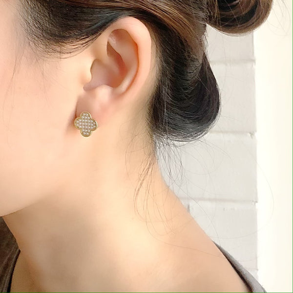 Audrey Mini Pearls Clover Earrings